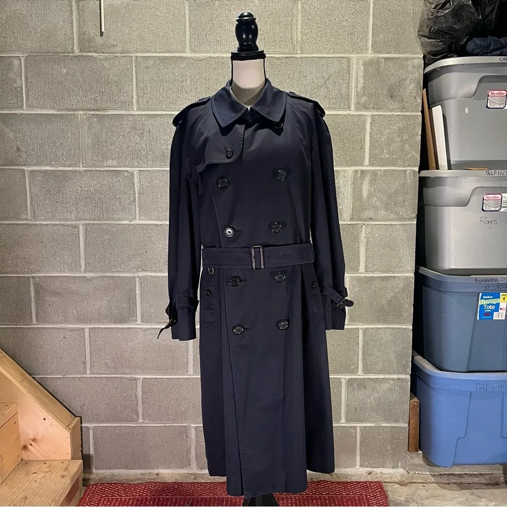 Burberry trench coat. - Picture 2 of 14